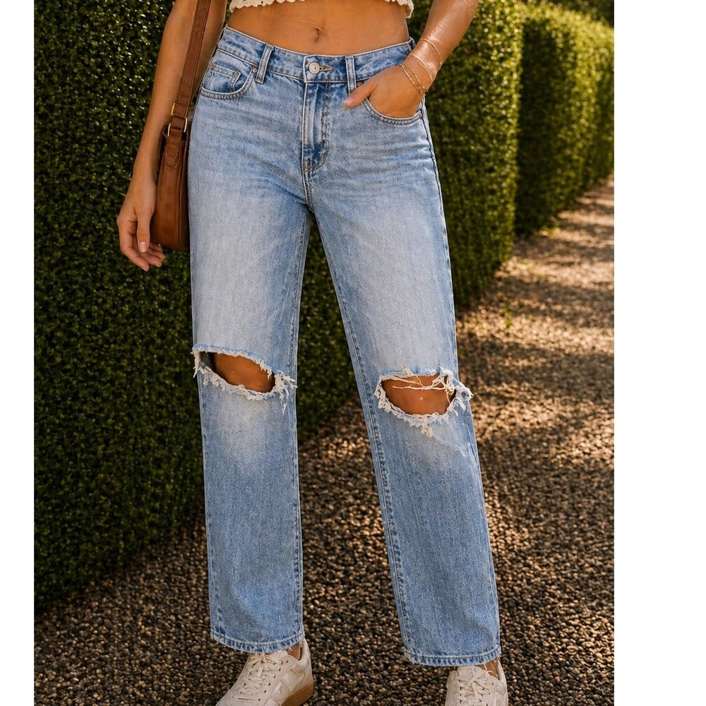 Old Navy Womens Boyfriend Mid Rise 0‎  Distressed Ripped Knee Light Wash Jeans